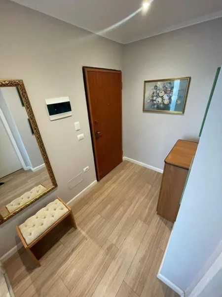 Durres, jepet me qera apartament 1+1 Kati 5, 500 € (Vollga, Durres)