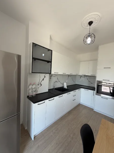 Tirane, jepet me qera apartament 2+1 Kati 2, 90 m² 450 € (Univers City)