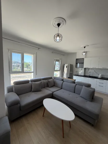 Tirane, jepet me qera apartament 2+1 Kati 2, 90 m² 450 € (Univers City)