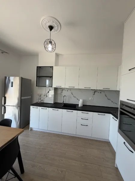 Tirane, jepet me qera apartament 2+1 Kati 2, 90 m² 450 € (Univers City)