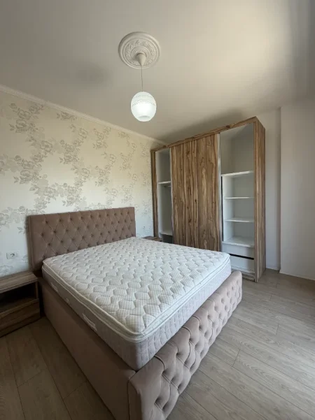 Tirane, jepet me qera apartament 2+1 Kati 2, 90 m² 450 € (Univers City)