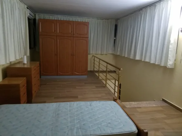 Tirane, jepet me qera dubleks 1+1 Kati 6, 70 m² 330 € (Ali Demi)