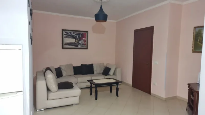 Tirane, jepet me qera apartament 1+1 , 75 m² 420 € (astir)