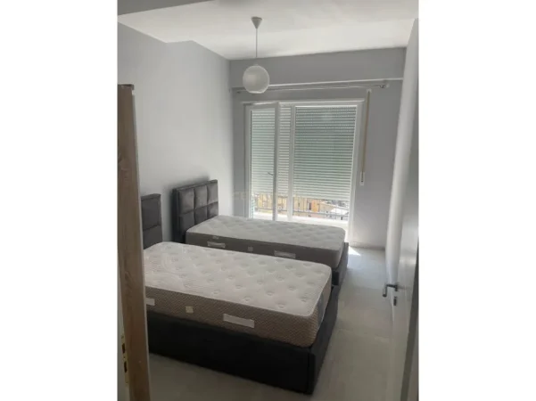 Tirane, jepet me qera apartament 2+1 Kati 7, 101 m² 700 € 