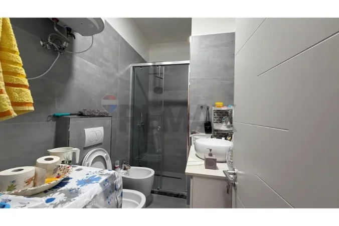Tirane, shitet , 64 m² 102.000 € (Qesarak)