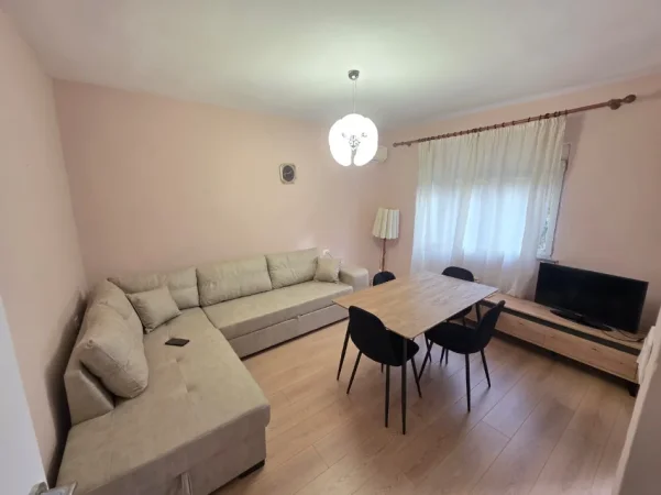 Tirane, jepet me qera Apartament 1+1,Mobiluar, Kati 4, Çmimi 57.000 Lekë të Reja, në MYSLYM SHYRI, Tirane.