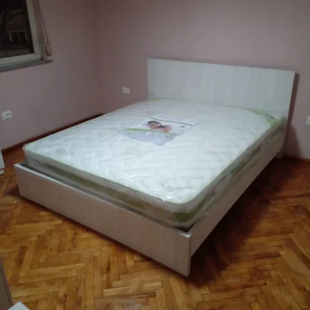 Tirane, jepet me qera Apartament 1+1,Mobiluar, Kati 4, Çmimi 57.000 Lekë të Reja, në MYSLYM SHYRI, Tirane.