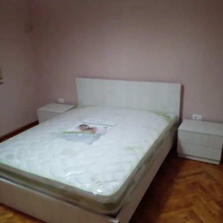 Tirane, jepet me qera Apartament 1+1,Mobiluar, Kati 4, Çmimi 57.000 Lekë të Reja, në MYSLYM SHYRI, Tirane.