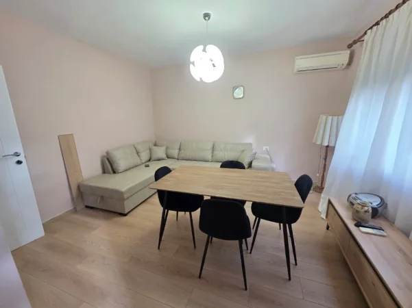Tirane, jepet me qera Apartament 1+1,Mobiluar, Kati 4, Çmimi 57.000 Lekë të Reja, në MYSLYM SHYRI, Tirane.