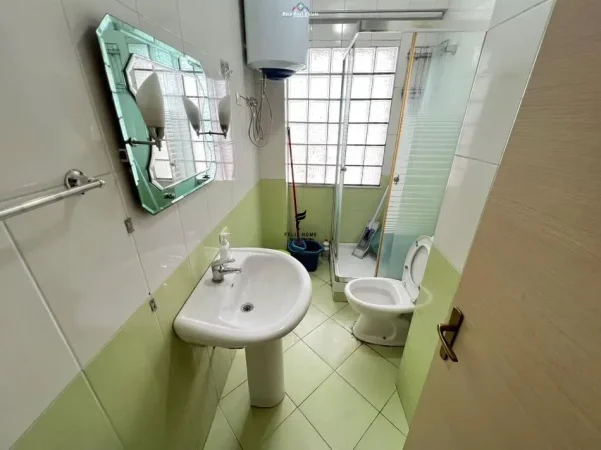 Tirane, jepet me qera apartament 2+1 Kati 5, 70 m² 520 € (BULEVARDI I RI)