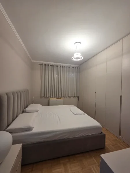 Tirane, jepet me qera apartament 2+1+Ballkon Kati 7, 103 m² 900 € (Gjik Kuqali)