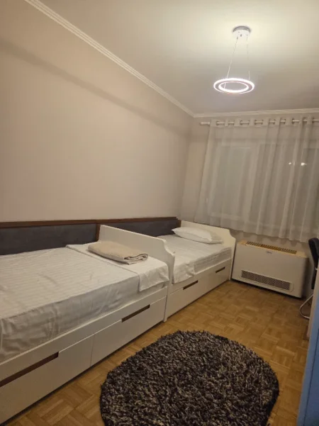 Tirane, jepet me qera apartament 2+1+Ballkon Kati 7, 103 m² 900 € (Gjik Kuqali)