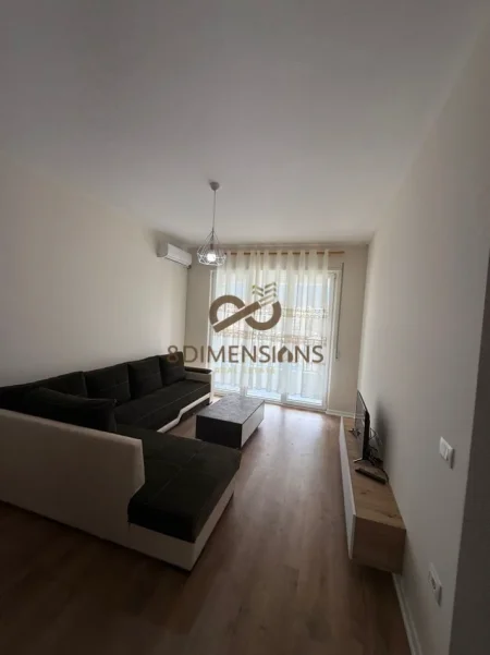 Tirane, jepet me qera apartament 1+1+Ballkon Kati 3, 70 m² 500 € (5 maji)