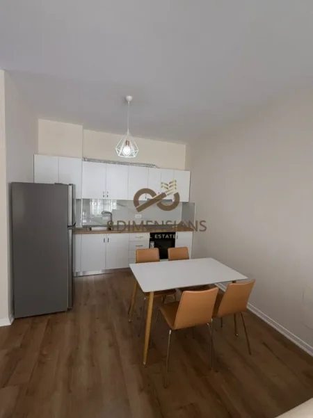 Tirane, jepet me qera apartament 1+1+Ballkon Kati 3, 70 m² 500 € (5 maji)