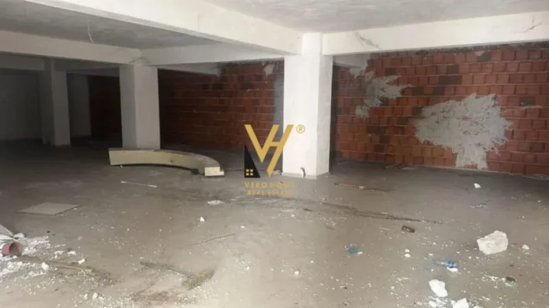 Tirane, shitet dyqan Kati 0, 262 m² 289.000 € (LINZE)