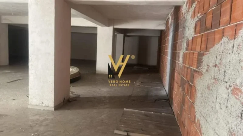 Tirane, shitet dyqan Kati 0, 262 m² 289.000 € (LINZE)