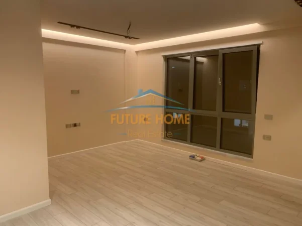 Tirane, jepet me qera ambjent biznesi Kati 7, 95 m² 1.350 € (Rruga e Kavajës.)