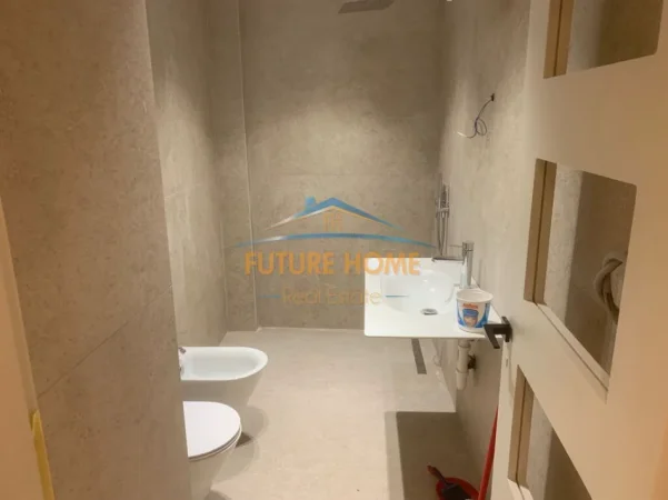 Tirane, jepet me qera ambjent biznesi Kati 7, 95 m² 1.350 € (Rruga e Kavajës.)