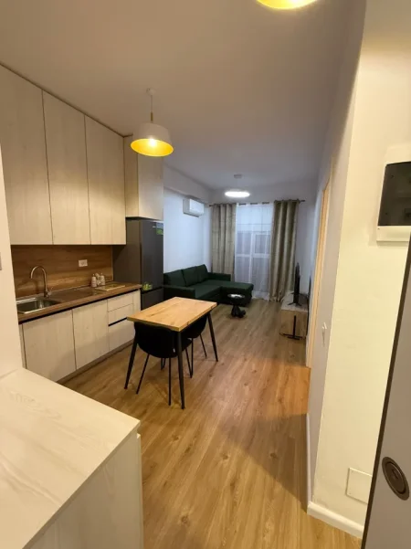 Tirane, jepet me qera apartament 1+1+Ballkon Kati 3, 50 m² 400 € (Ali Dem,kompleksi Kadiu)