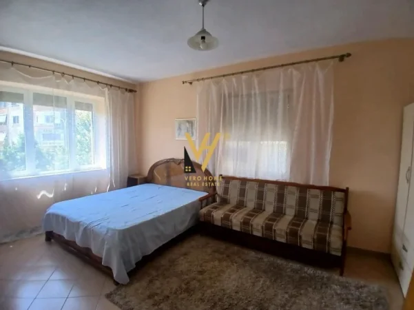 Tirane, jepet me qera apartament 1+1+Ballkon Kati 3, 64 m² 500 € (BRRYL)