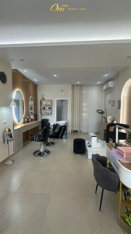 Tirane, jepet me qera dyqan Kati 1, 45 m² 1.200 € (rruga kavajes)