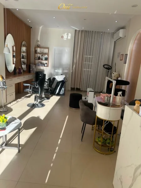 Tirane, jepet me qera dyqan Kati 1, 45 m² 1.200 € (rruga kavajes)