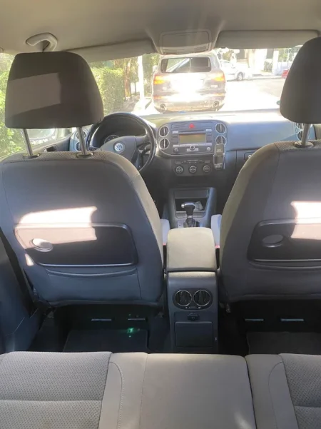 Tirane, shitet makine Volkswagen Golf Nafte, blu e errët automatik Kondicioner 240 km 4.500 €