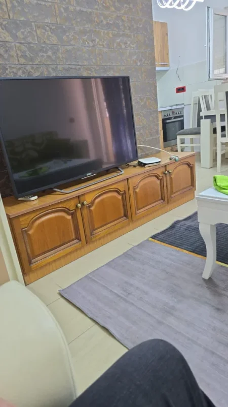 Tirane, jepet me qera apartament 2+1 Kati 2, 70 m² 550 € (ALI VISHA)