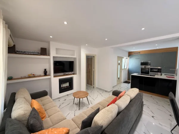 Tirane, jepet me qera apartament 2+1 , 80 m² (Rruga besa)
