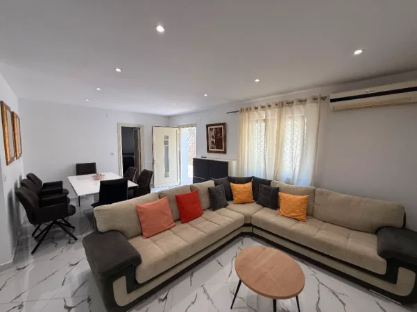 Tirane, jepet me qera apartament 2+1 , 80 m² (Rruga besa)