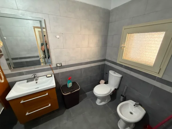 Tirane, jepet me qera apartament 2+1 , 80 m² (Rruga besa)