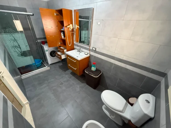 Tirane, jepet me qera apartament 2+1 , 80 m² (Rruga besa)
