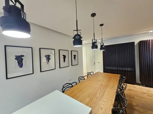 Tirane, jepet me qera apartament 2+1+Ballkon Kati 2, 120 m² 1.200 € (kompleksi dinamo)