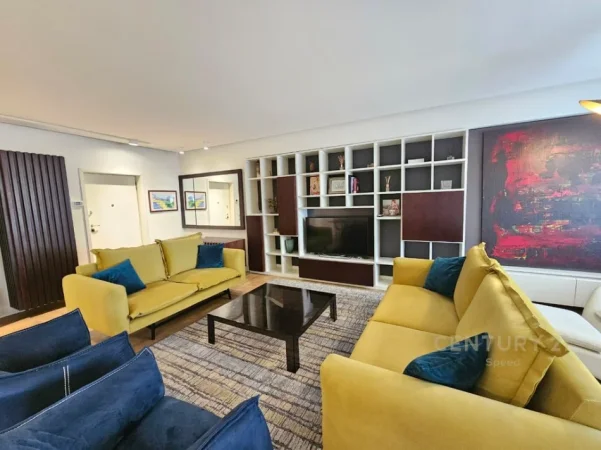 Tirane, jepet me qera apartament 2+1+Ballkon Kati 2, 120 m² 1.200 € (kompleksi dinamo)