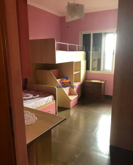 Tirane, jepet me qera apartament 2+1+Ballkon Kati 5, 90 m² 685 € 