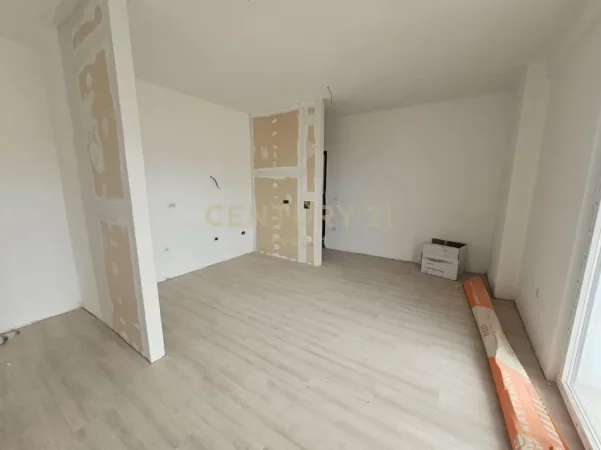 Tirane, jepet me qera apartament 1+1 Kati 7, 63 m² 570 € (zogu zi)