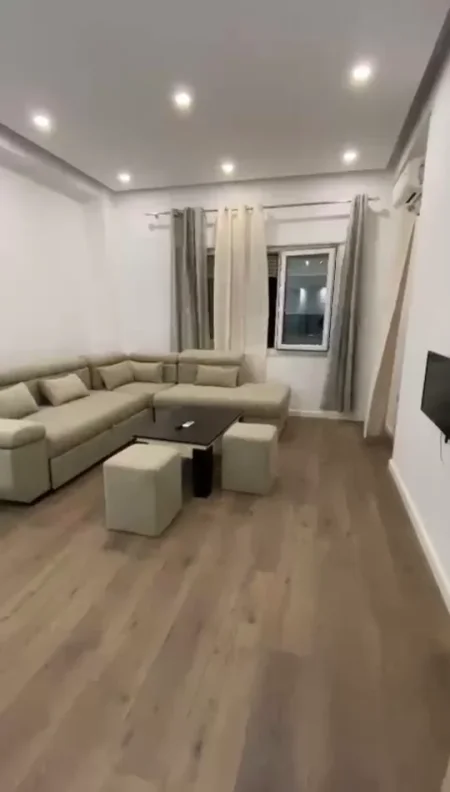 Tirane, jepet me qera apartament 1+1 Kati 2, 70 m² 50.000 Lek (Kopshti Botanik prane Palestres tek Nenkalimi)