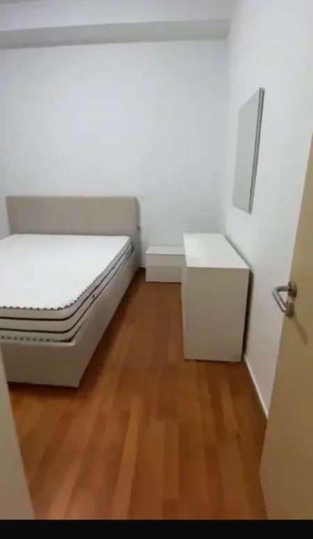 Tirane, jepet me qera apartament 1+1 Kati 2, 70 m² 50.000 Lek (Kopshti Botanik prane Palestres tek Nenkalimi)