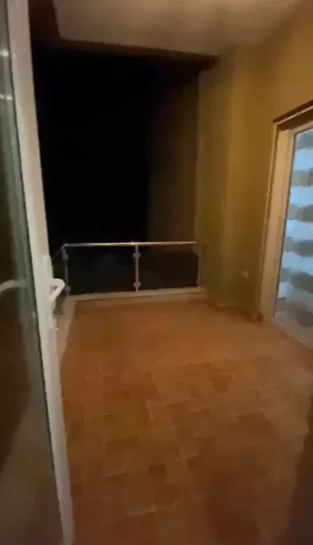 Tirane, jepet me qera apartament 1+1 Kati 2, 70 m² 50.000 Lek (Kopshti Botanik prane Palestres tek Nenkalimi)