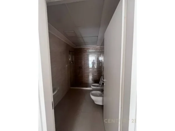 Tirane, jepet me qera apartament 2+1+Ballkon Kati 4, 95 m² 850 € (don bosko)