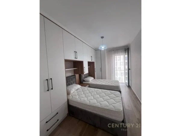 Tirane, jepet me qera apartament 2+1+Ballkon Kati 4, 95 m² 850 € (don bosko)