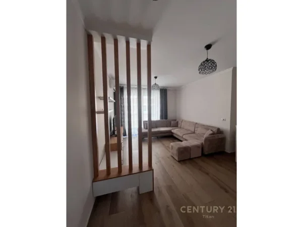 Tirane, jepet me qera apartament 2+1+Ballkon Kati 4, 95 m² 850 € (don bosko)