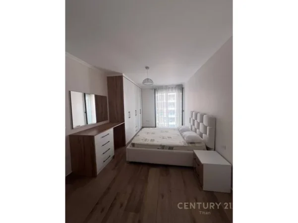 Tirane, jepet me qera apartament 2+1+Ballkon Kati 4, 95 m² 850 € (don bosko)