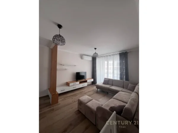 Tirane, jepet me qera apartament 2+1+Ballkon Kati 4, 95 m² 850 € (don bosko)