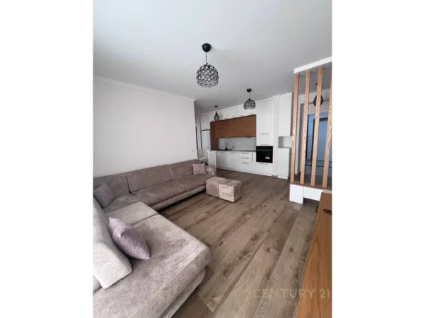 Tirane, jepet me qera apartament 2+1+Ballkon Kati 4, 95 m² 850 € (don bosko)