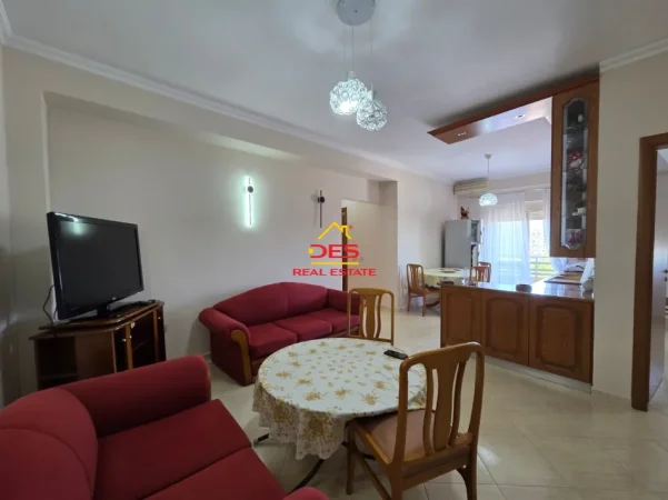 Vlore, jepet me qera apartament 3+1+Ballkon , 120 m² 500 € (Rruga Pelivan Leskaj)