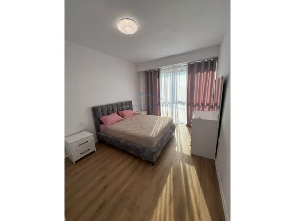 Tirane, jepet me qera apartament 2+1 Kati 2, 98 m² 550 € (Unaza e re)