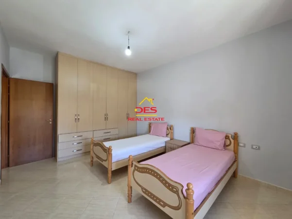 Vlore, jepet me qera apartament 3+1+Ballkon , 120 m² 500 € (Rruga Pelivan Leskaj)