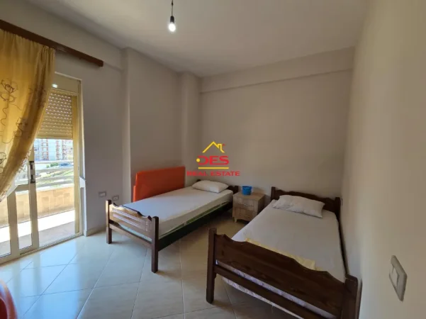 Vlore, jepet me qera apartament 3+1+Ballkon , 120 m² 500 € (Rruga Pelivan Leskaj)