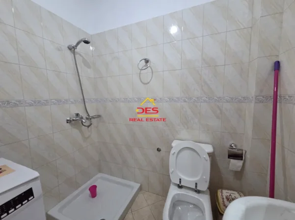 Vlore, jepet me qera apartament 3+1+Ballkon , 120 m² 500 € (Rruga Pelivan Leskaj)